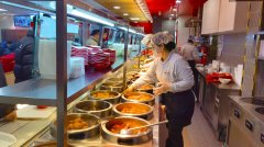 <b>激励商家自动上传门店全景、后厨实景、食材采</b>